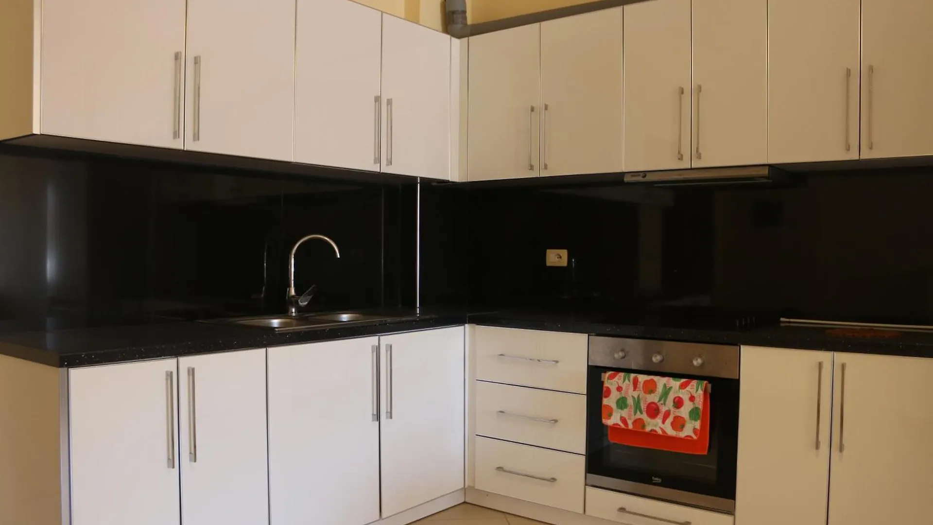 The Hill 2 Sea View Apartment Sarande 0*,